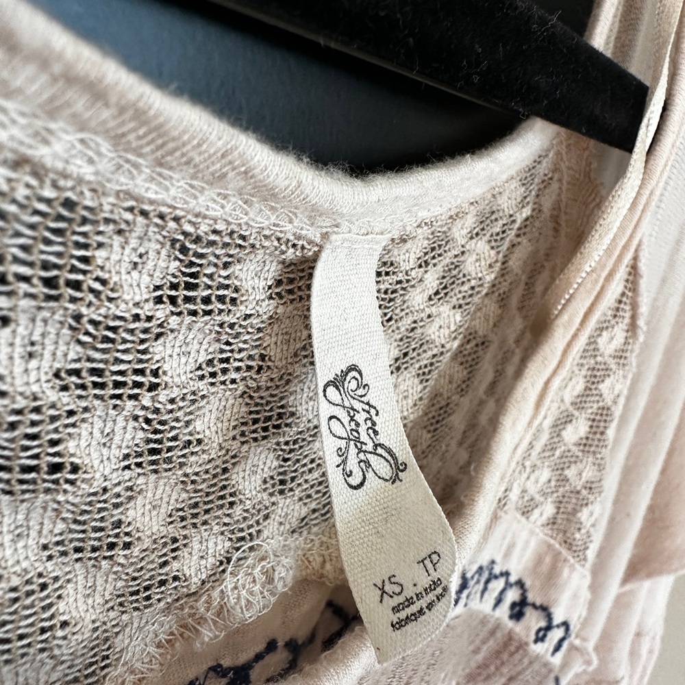 Free People Embroidered Boho Top – Size XS - Picture 9 of 9